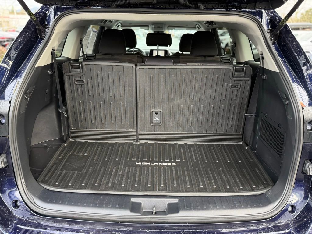 Used 2023 Toyota Highlander L image 11