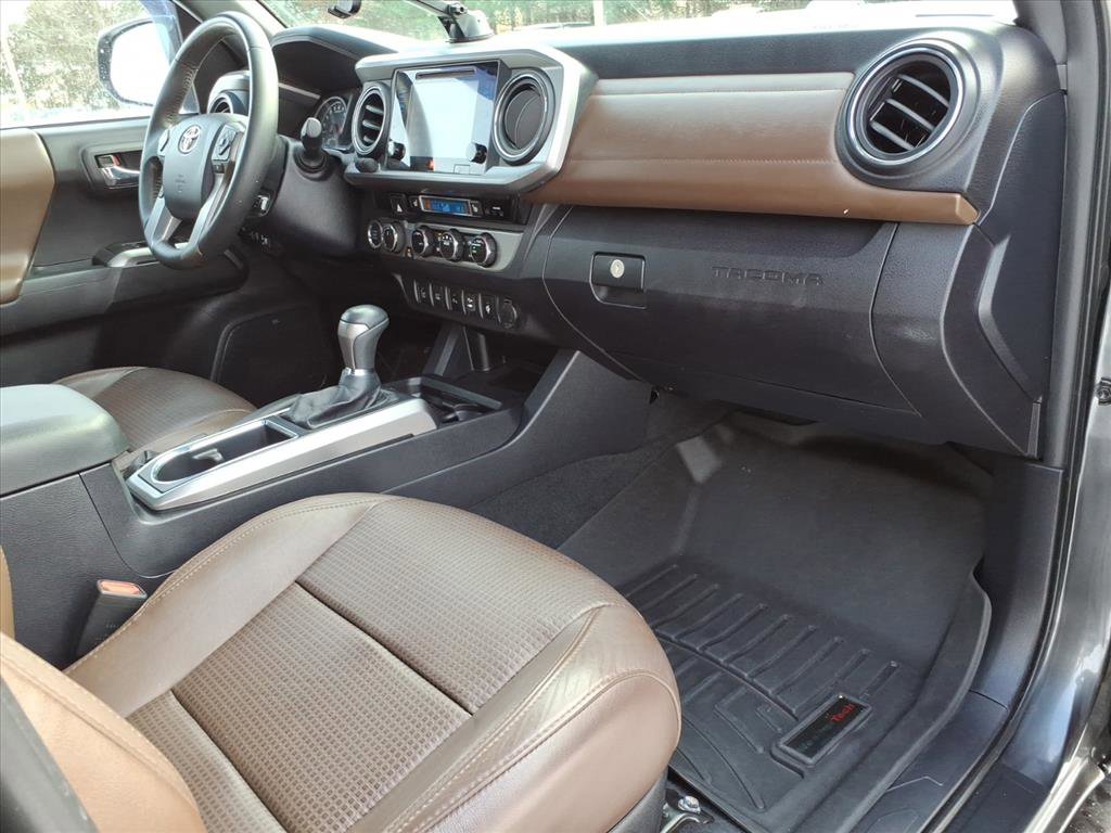 Used 2017 Toyota Tacoma Limited image 10