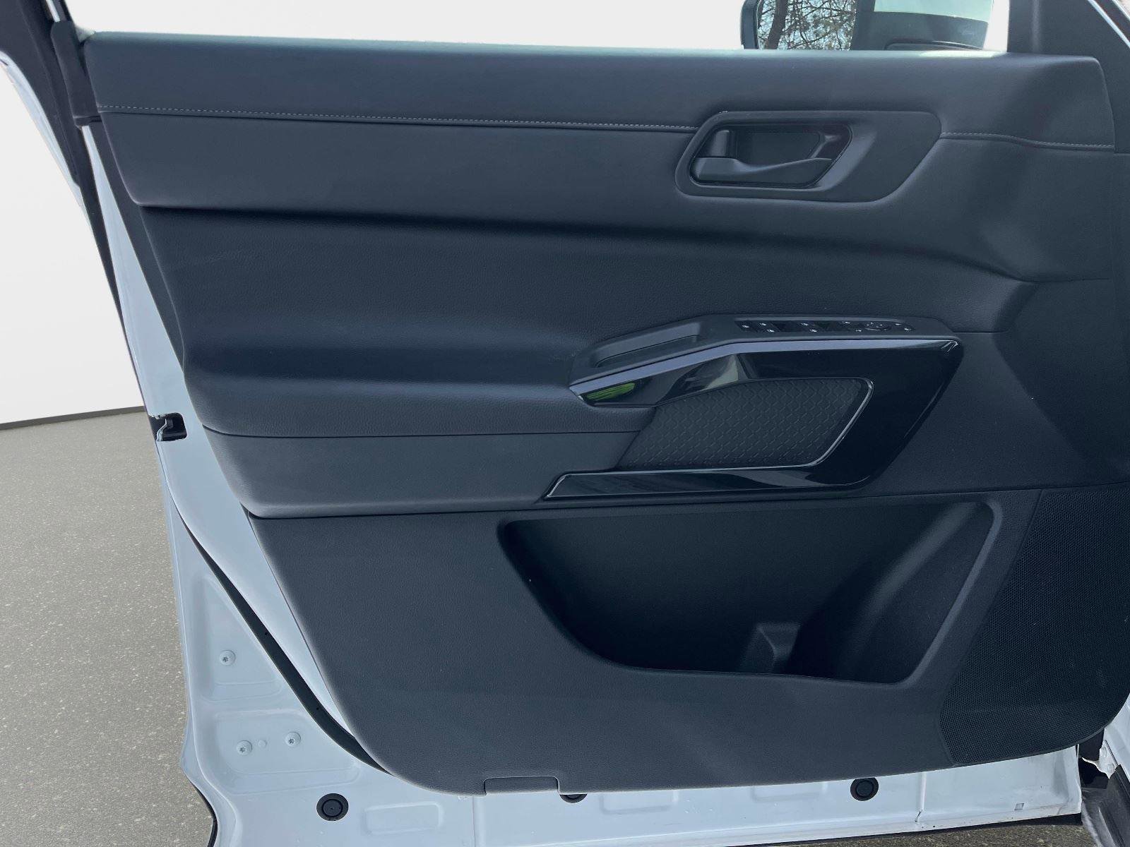 Certified 2024 Nissan Pathfinder SV w/ Cargo Package image 18