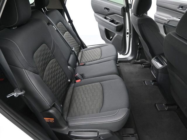 Used 2024 Nissan Pathfinder SV image 12