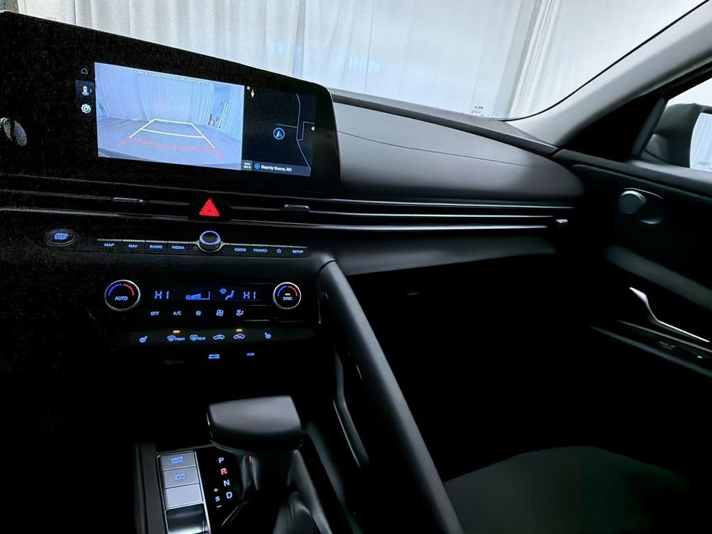 Used 2025 Hyundai Elantra SEL image 17