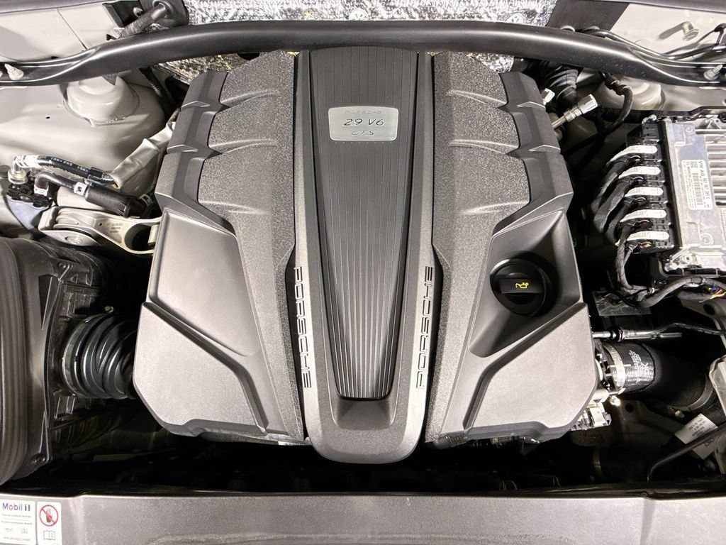Certified 2024 Porsche Macan GTS AWD/4WD image 33