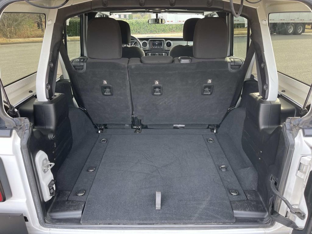 Used 2019 Jeep Wrangler Unlimited Sahara image 13