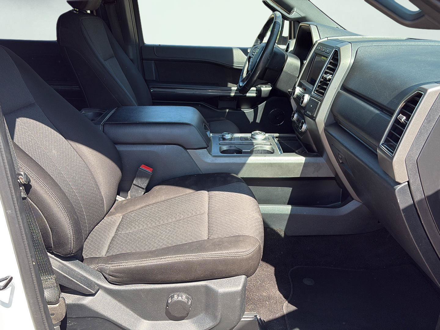 Used 2020 Ford Expedition XLT AWD/4WD image 3