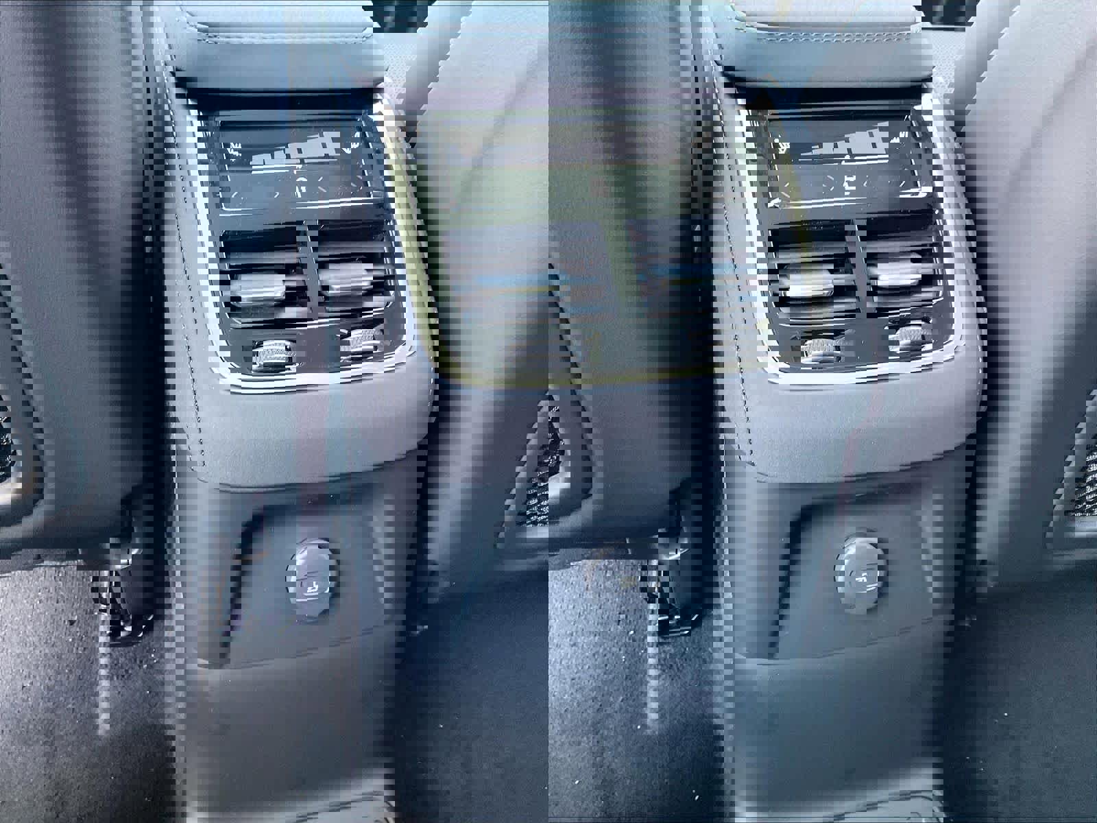 New 2026 Volvo XC90 T8 Ultra w/ Lounge Package image 16