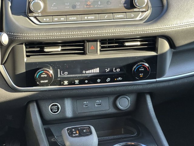 Used 2023 Nissan Rogue SV AWD/4WD image 19