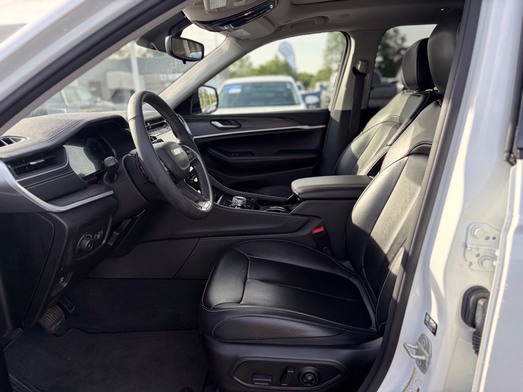 Certified 2023 Jeep Grand Cherokee Limited AWD/4WD image 22
