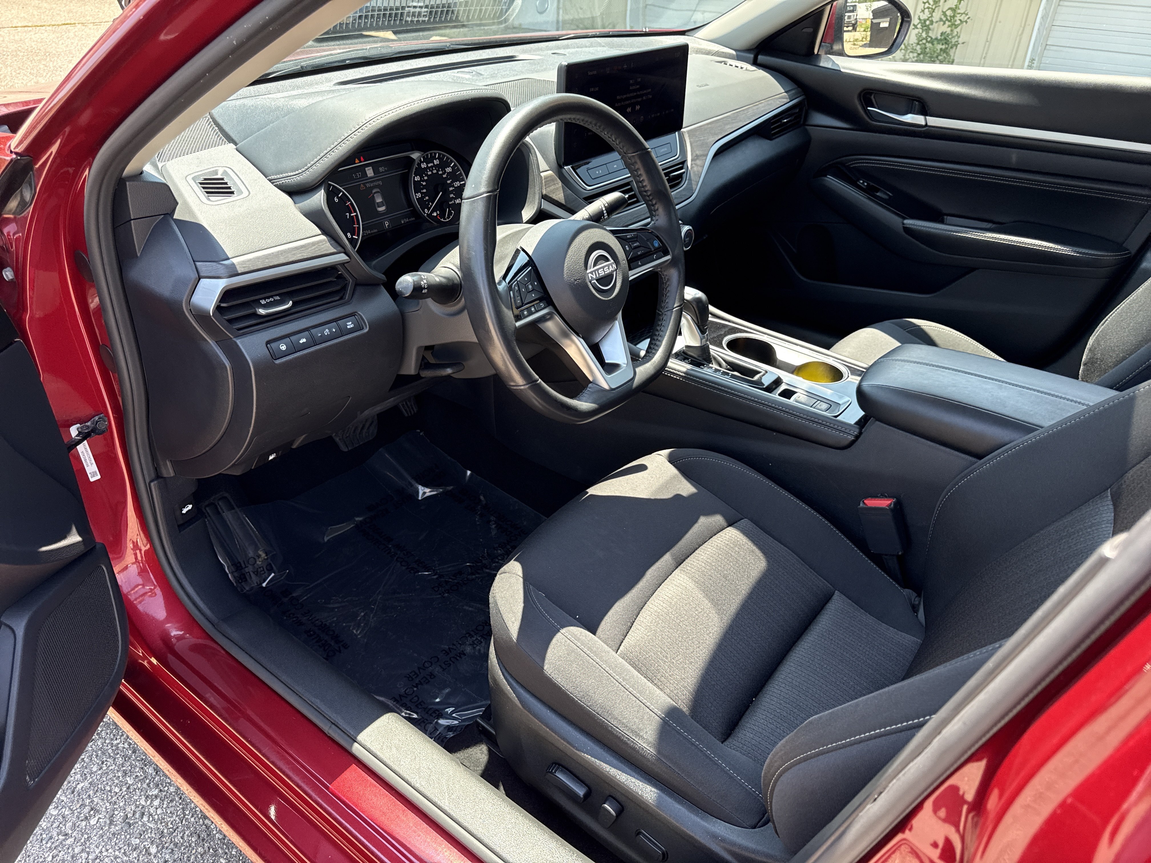 Used 2023 Nissan Altima 2.5 SV w/ SV Premium Package AWD/4WD image 16