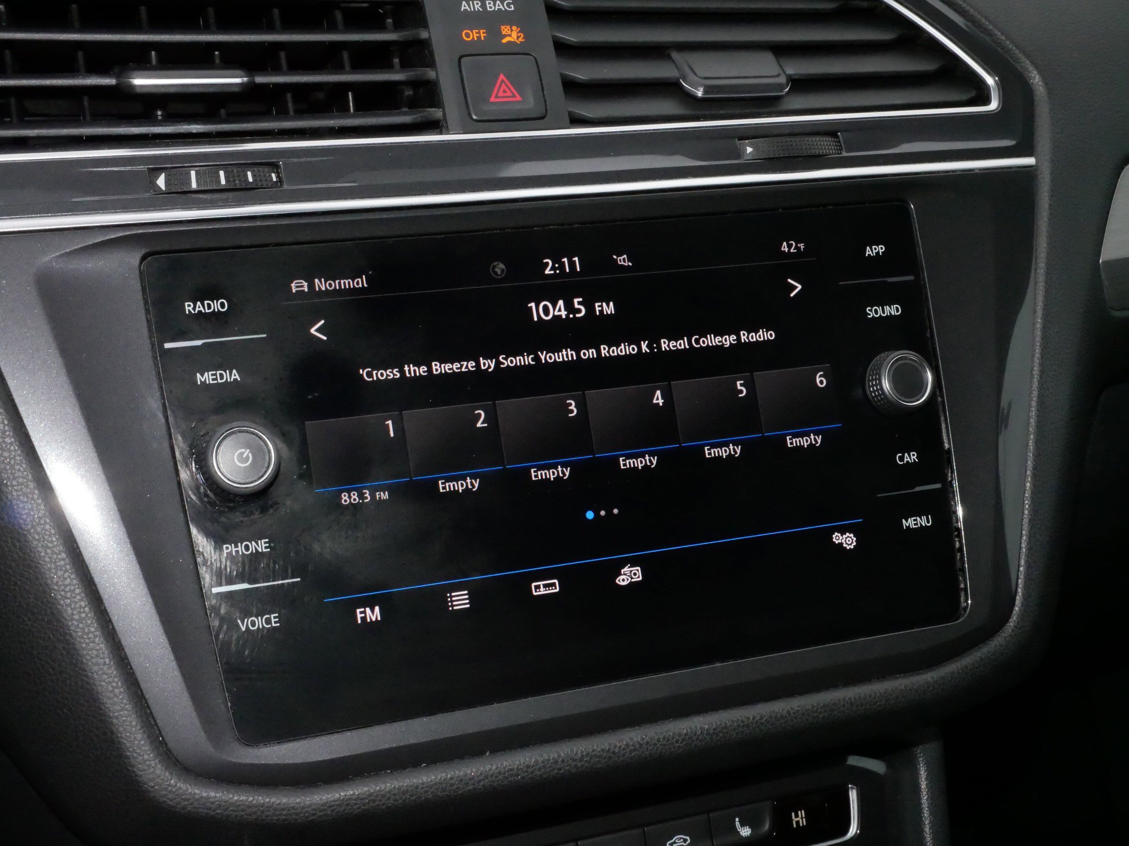 Certified 2020 Volkswagen Tiguan SE w/ Panoramic Sunroof Package image 22