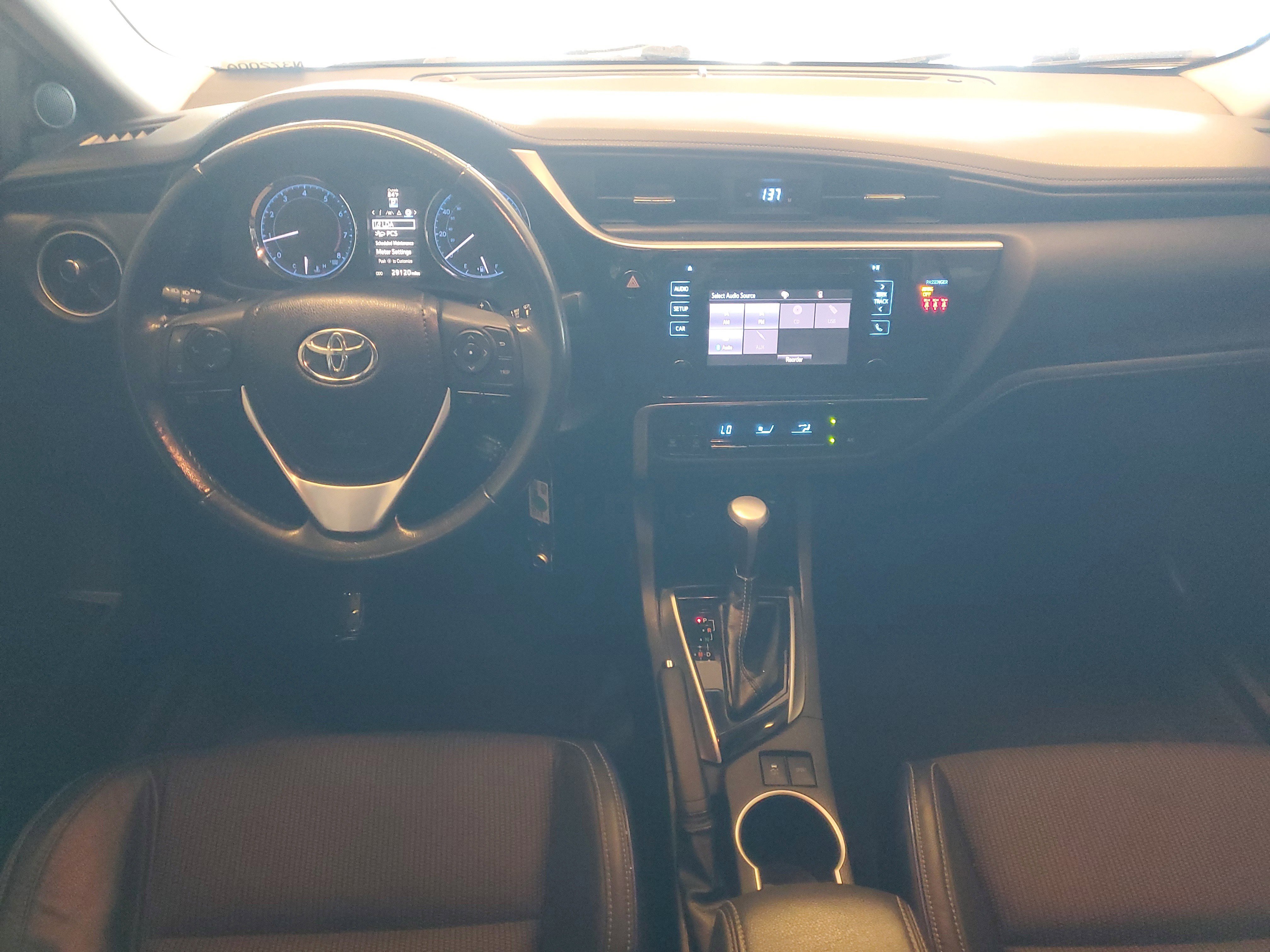 Used 2018 Toyota Corolla SE image 12