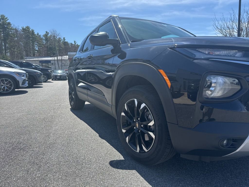 Used 2022 Chevrolet TrailBlazer LT w/ Convenience Package AWD/4WD image 3