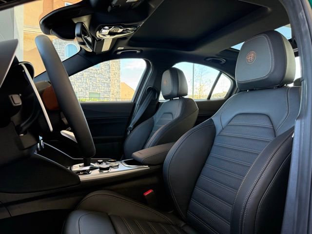 New 2025 Alfa Romeo Giulia w/ Driving Assist Package image 16