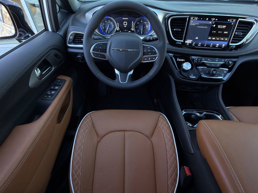 New 2026 Chrysler Pacifica Pinnacle image 10