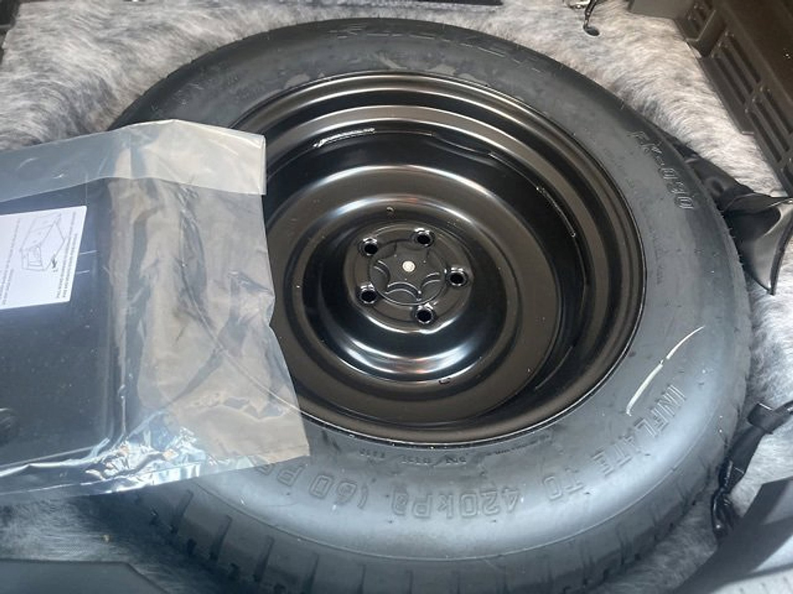 Used 2024 Nissan Rogue SV w/ SV Premium Package image 21