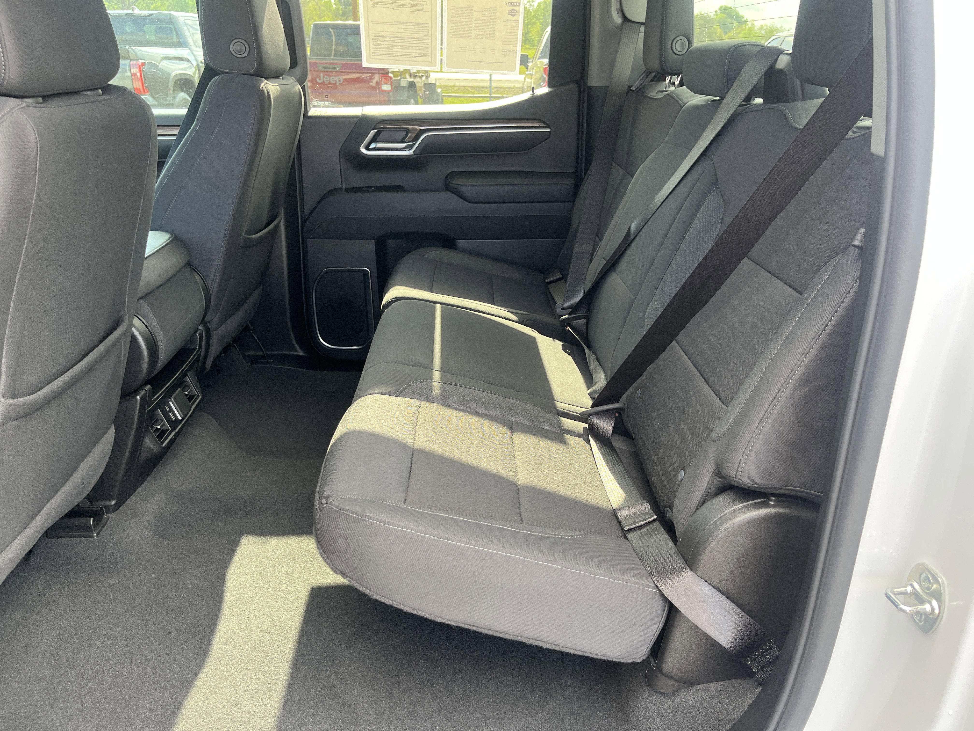 Used 2025 Chevrolet Silverado 1500 LT image 31