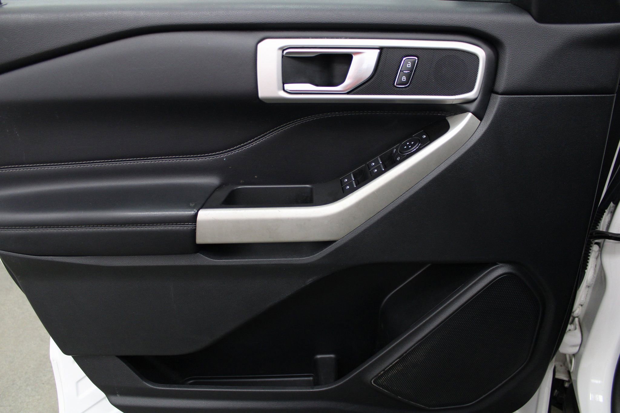 Used 2021 Ford Explorer XLT w/ Equipment Group 202A image 13