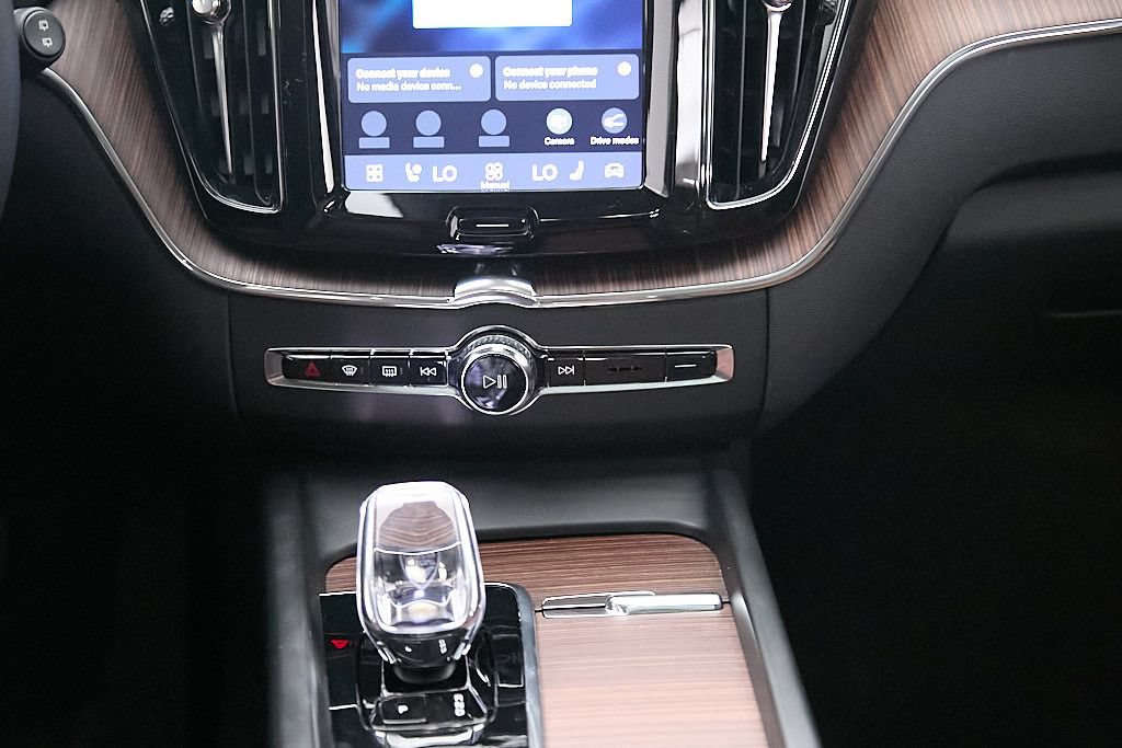 Certified 2023 Volvo XC60 T8 Ultimate w/ Climate Package AWD/4WD image 29