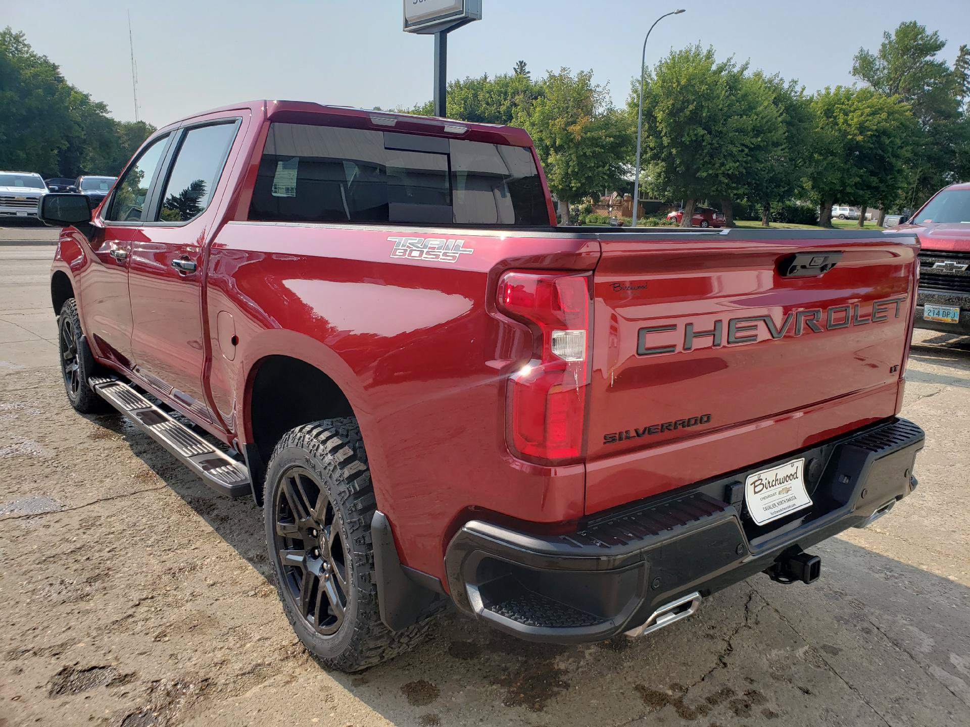 Used 2024 Chevrolet Silverado 1500 LT Trail Boss w/ LT Trail Boss Premium Package AWD/4WD image 3