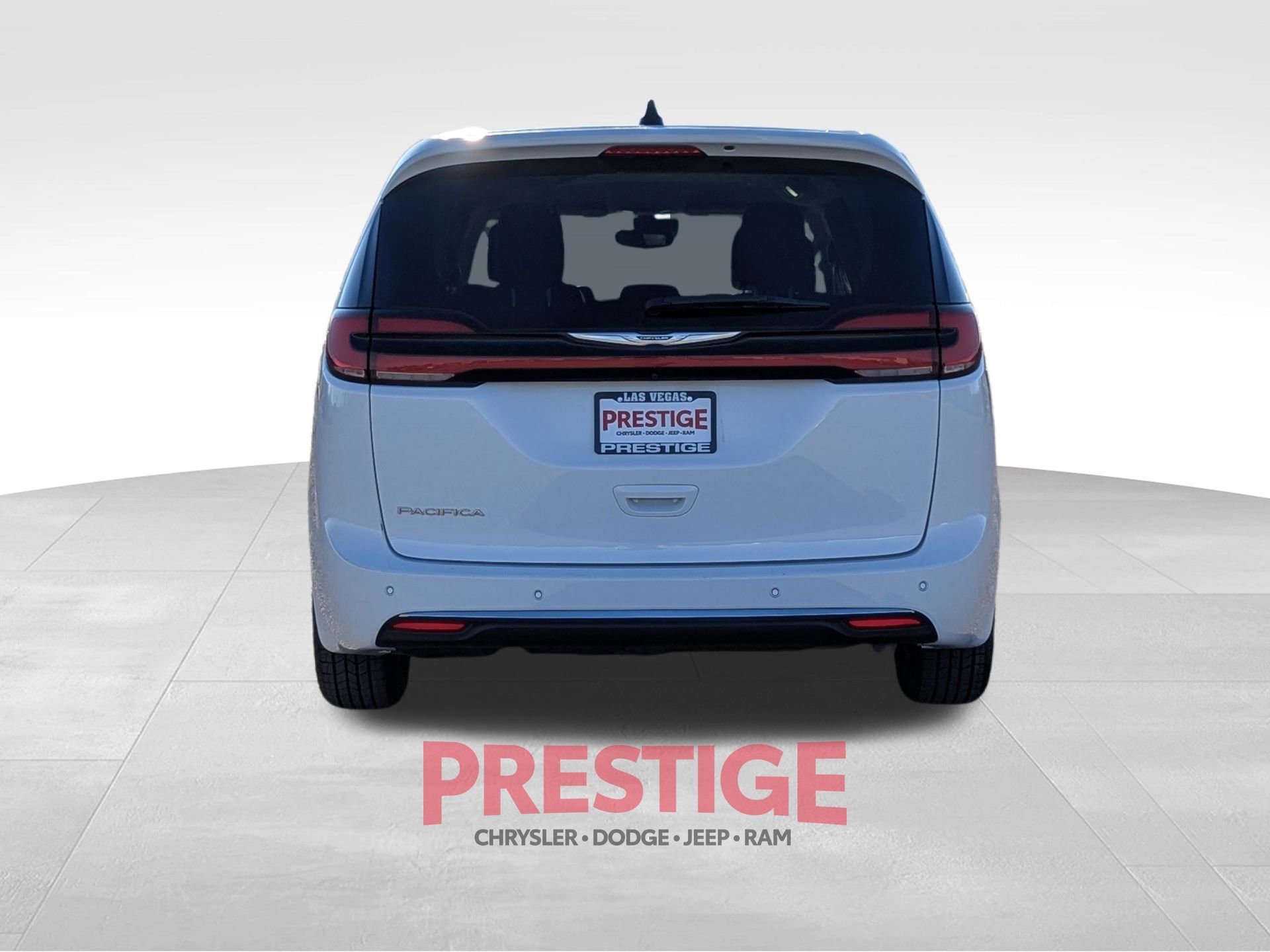 Used 2024 Chrysler Pacifica Touring-L image 8