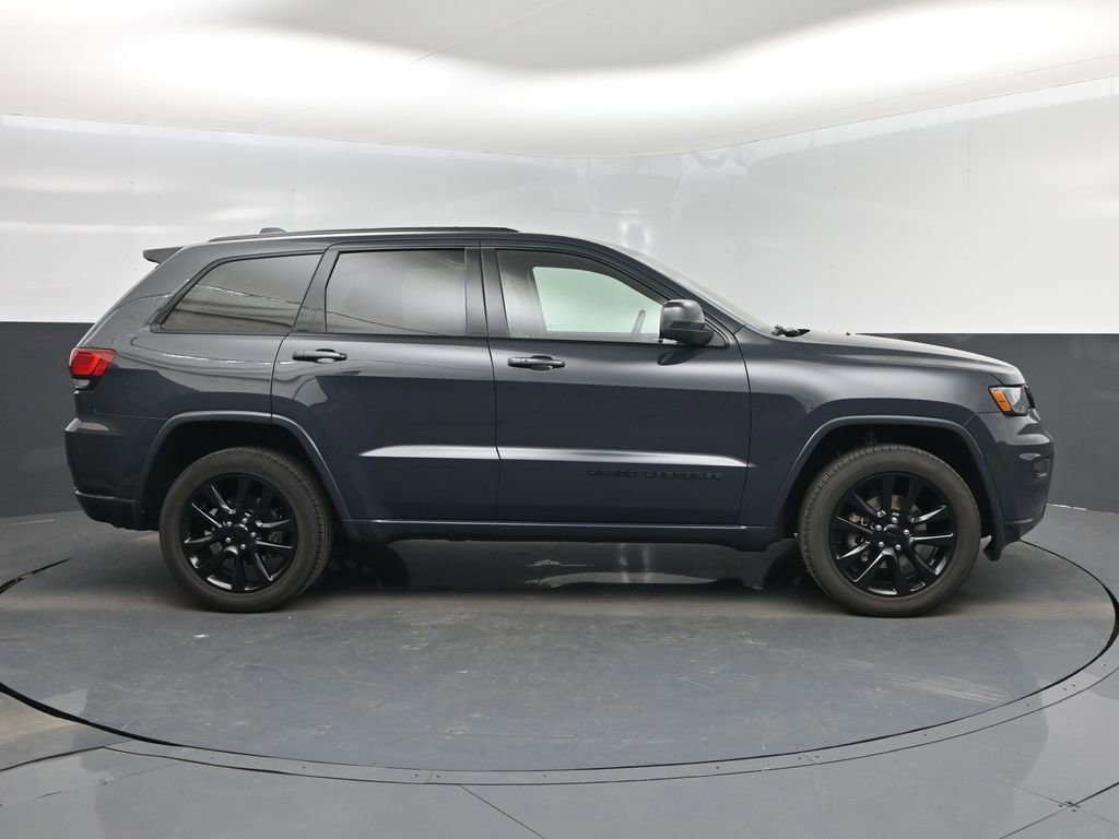 Used 2018 Jeep Grand Cherokee Altitude AWD/4WD image 2