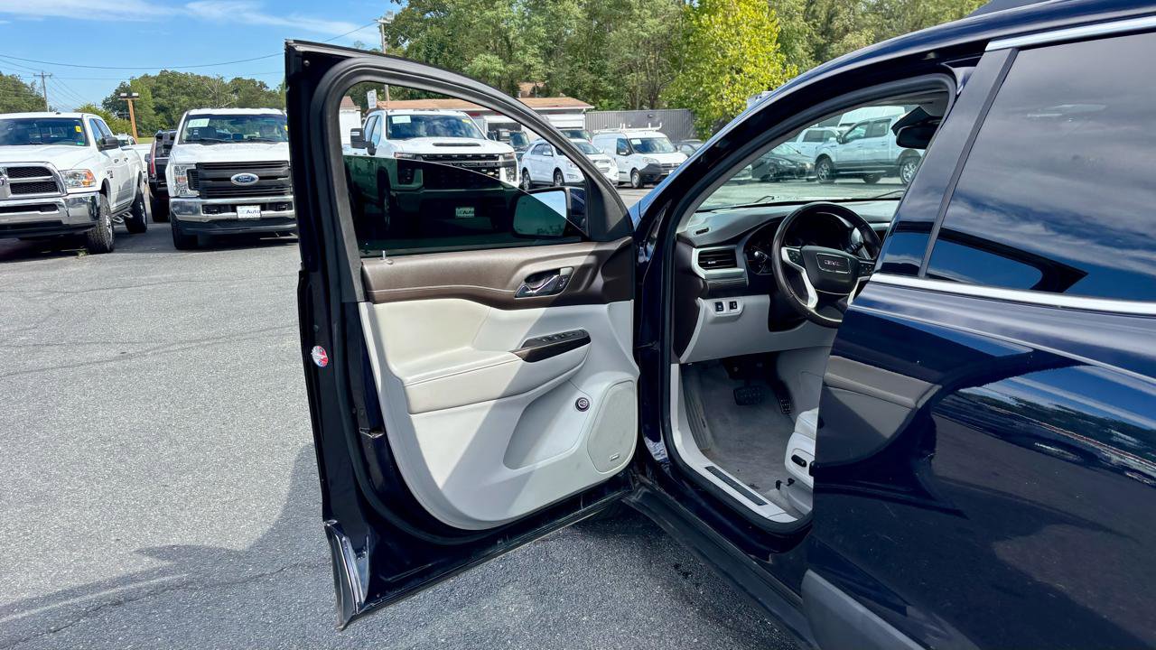 Used 2021 GMC Acadia SLT AWD/4WD image 14