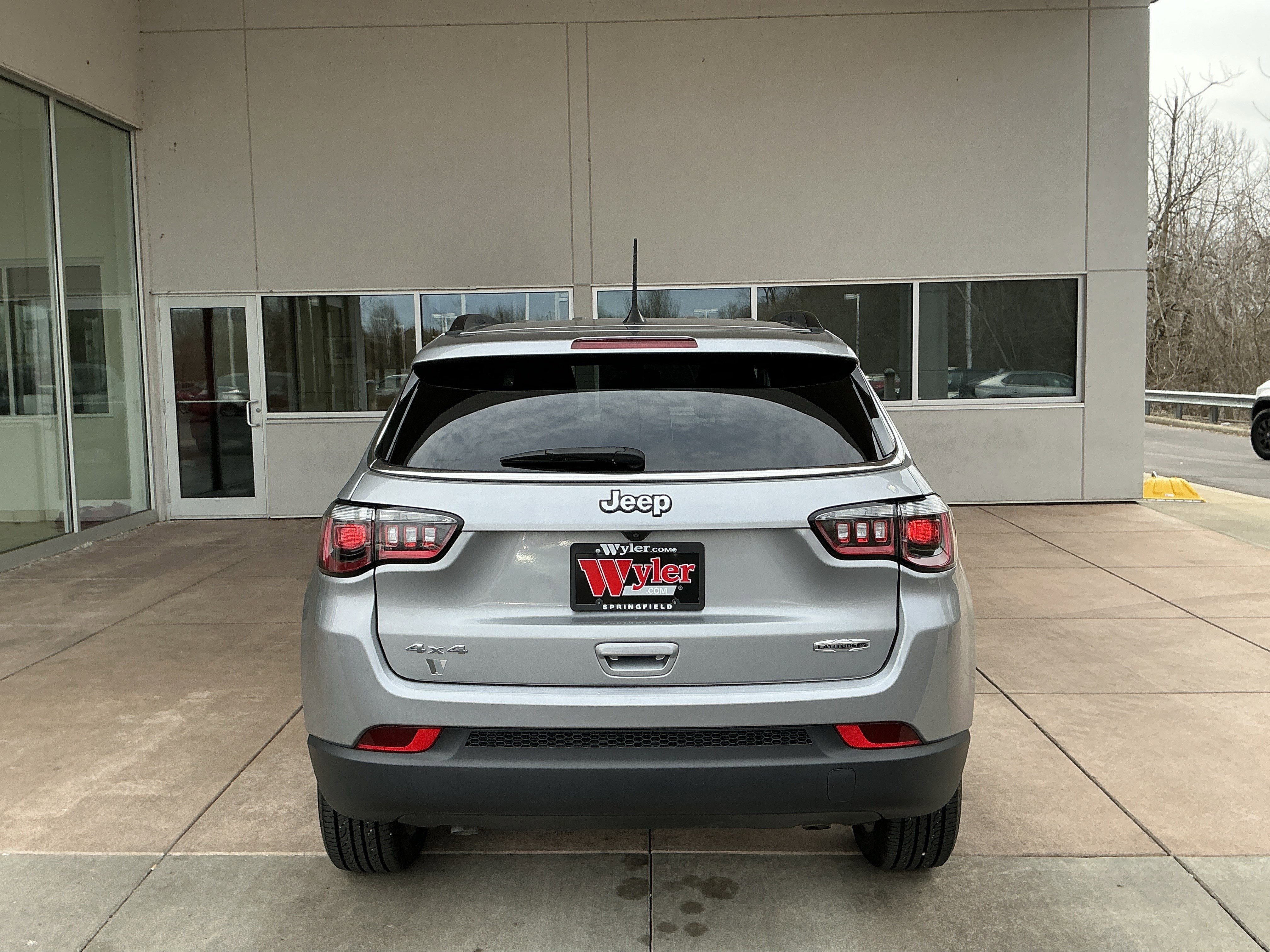 Used 2023 Jeep Compass Latitude image 21