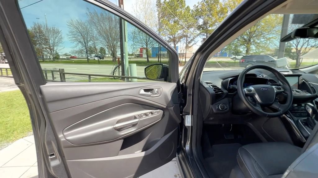 Used 2017 Ford C-MAX Energi Titanium w/ Equipment Group 501A image 34