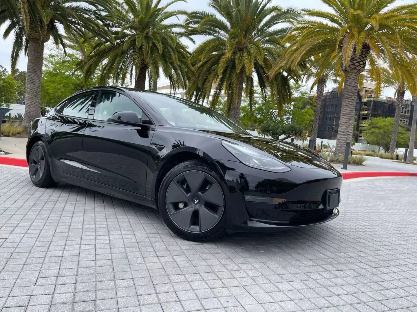 Used 2023 Tesla Model 3 Standard Range image 3