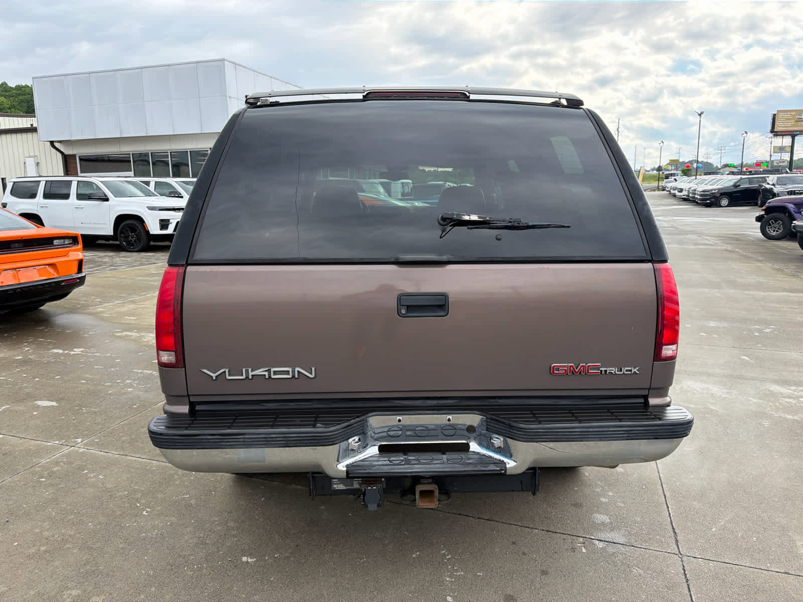Used 1997 GMC Yukon 4WD 4-Door w/ Marketing Opt Pkg 5 image 8