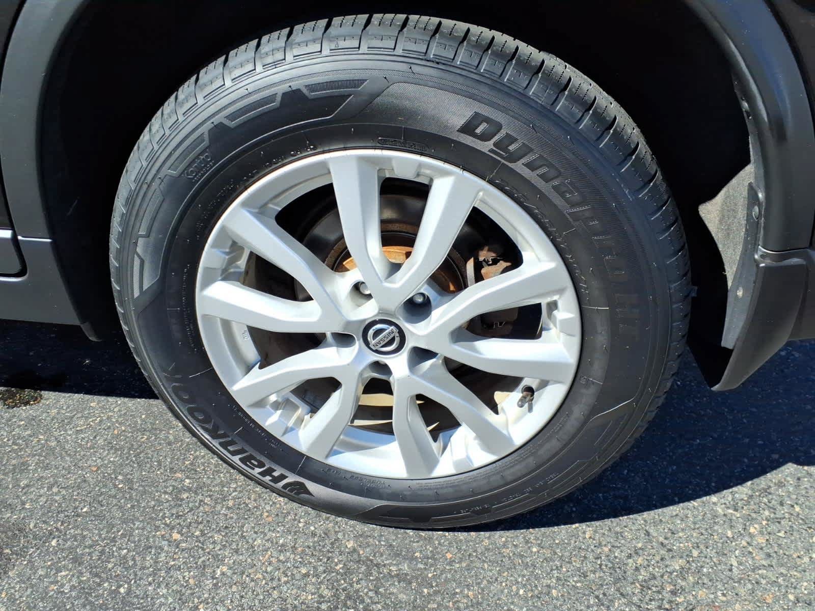 Used 2018 Nissan Rogue SV w/ Premium Package AWD/4WD image 9