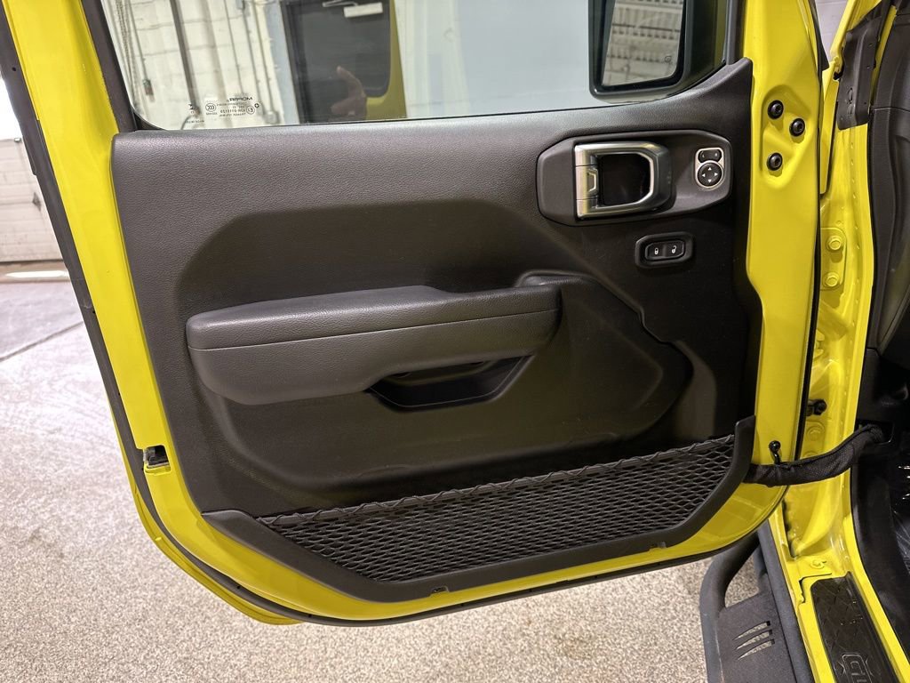 Used 2023 Jeep Gladiator Willys image 11