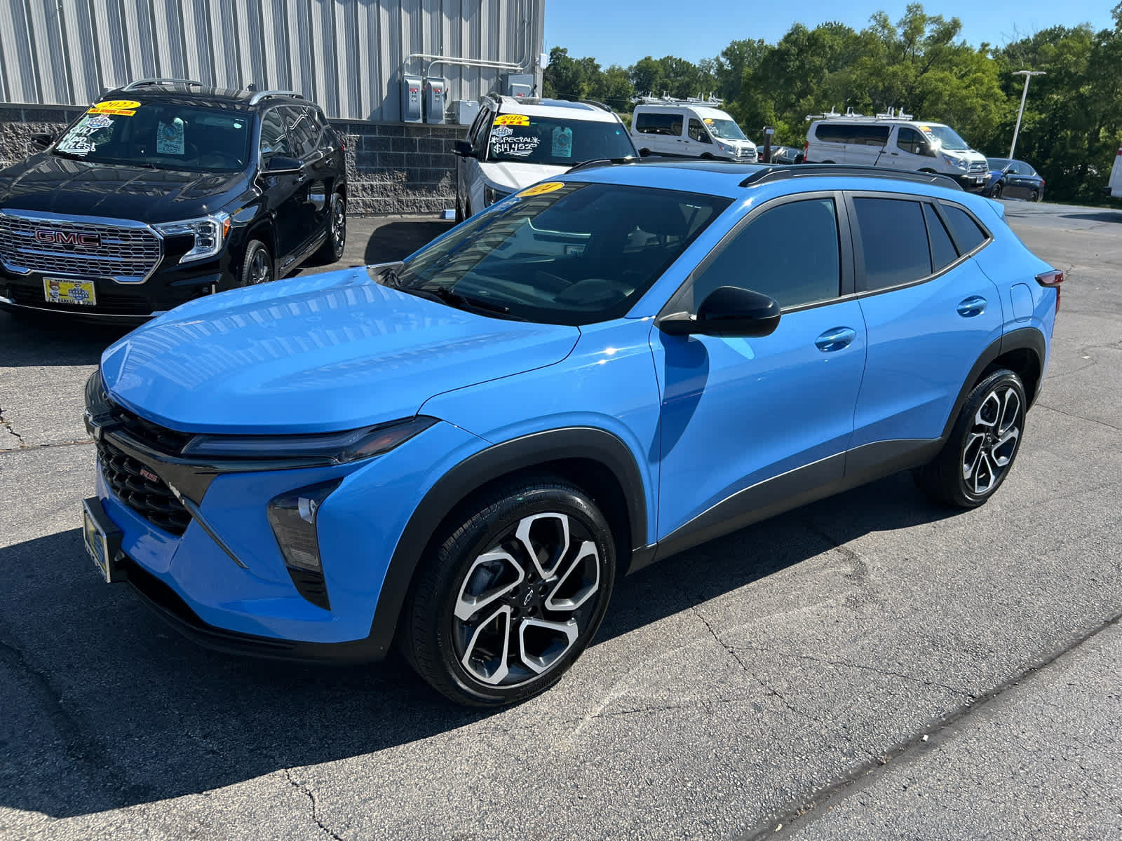 Used 2024 Chevrolet Trax RS w/ Sunroof Package FWD image 8