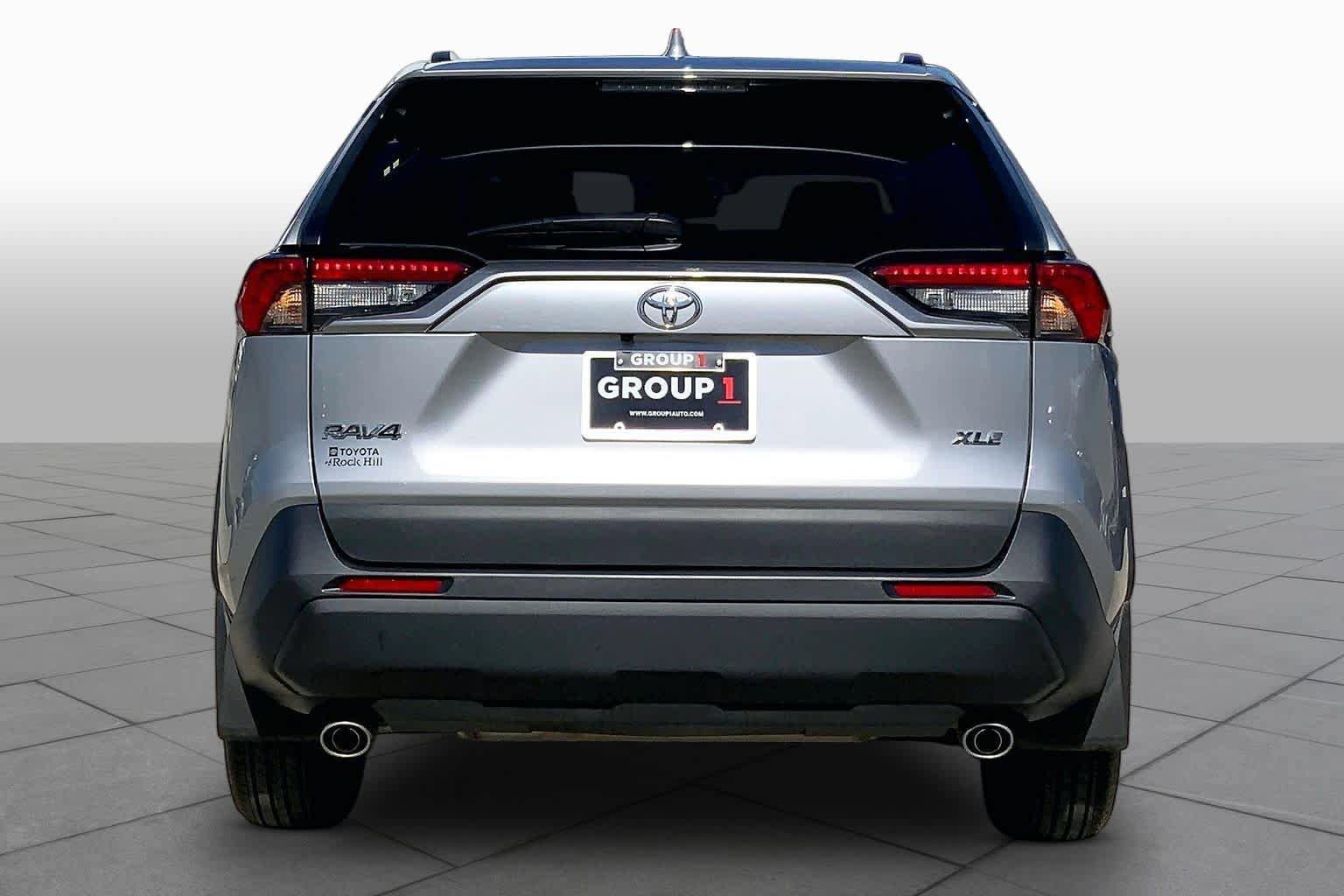 Used 2025 Toyota RAV4 XLE w/ Convenience Package FWD image 5