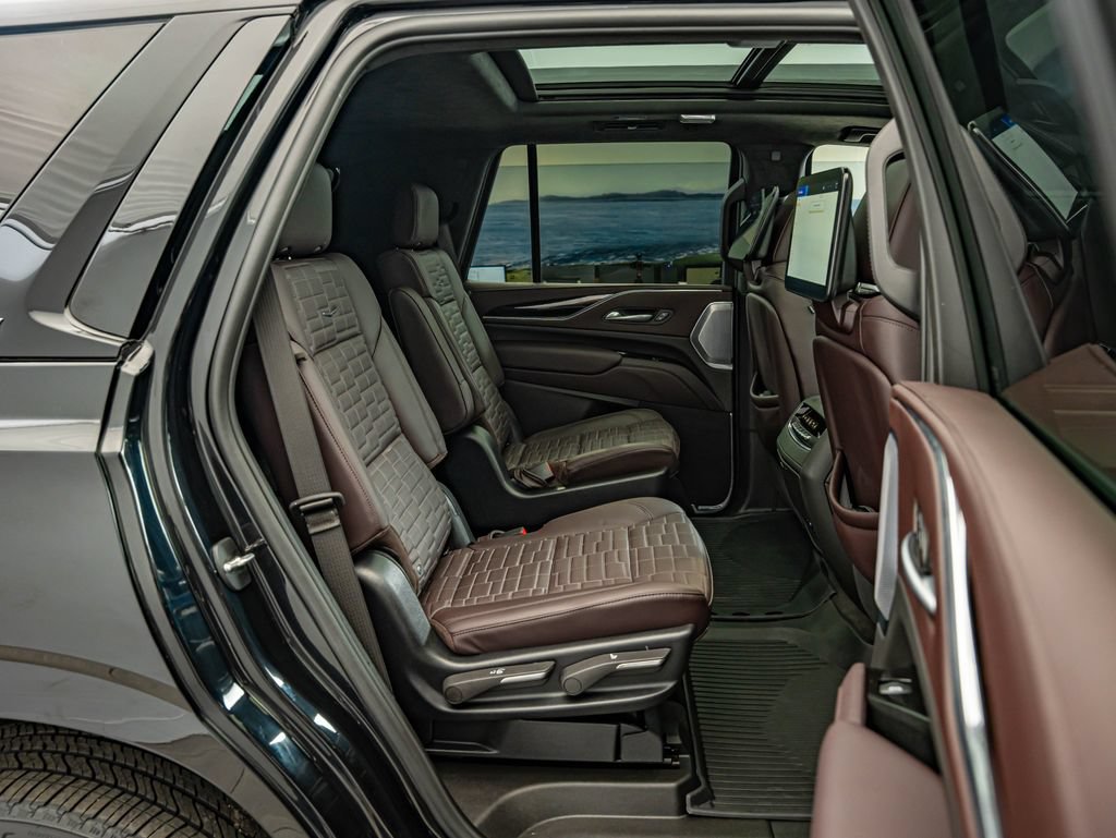 Used 2024 Cadillac Escalade Sport Platinum w/ Heavy-Duty Trailer Package AWD/4WD image 39