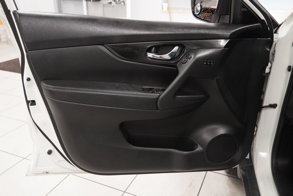Used 2018 Nissan Rogue SL w/ Premium Package AWD/4WD image 18