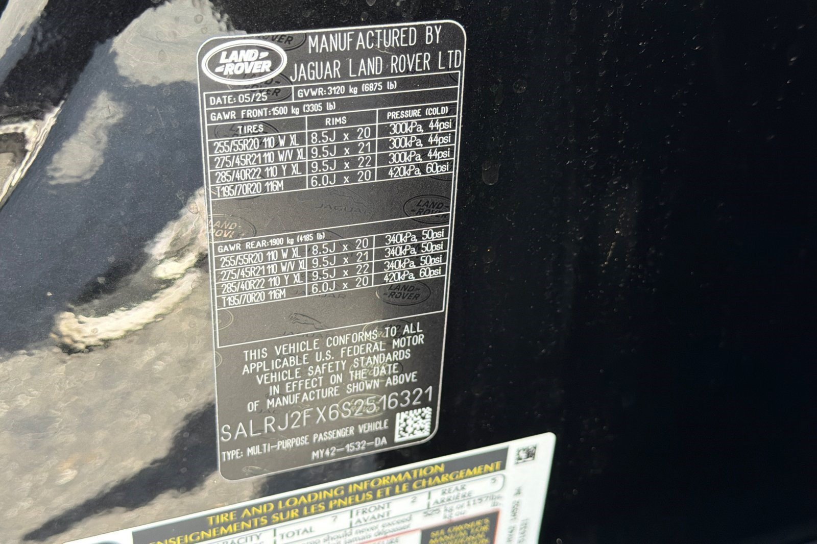 Used 2025 Land Rover Discovery S AWD/4WD image 30