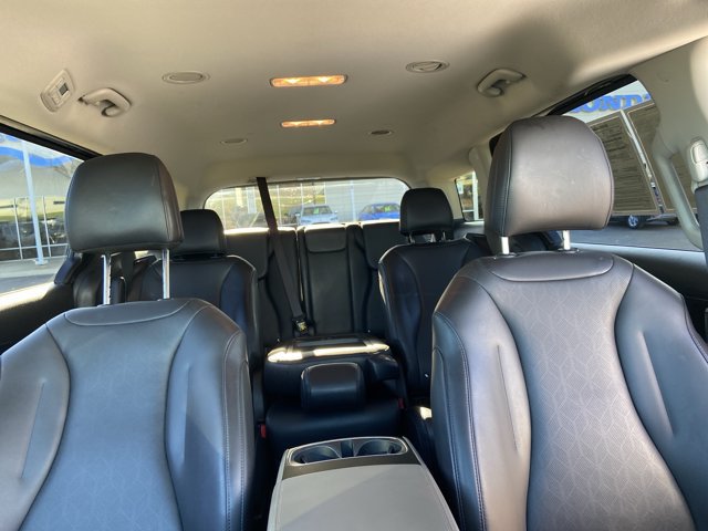 Used 2025 Kia Carnival FWD image 19