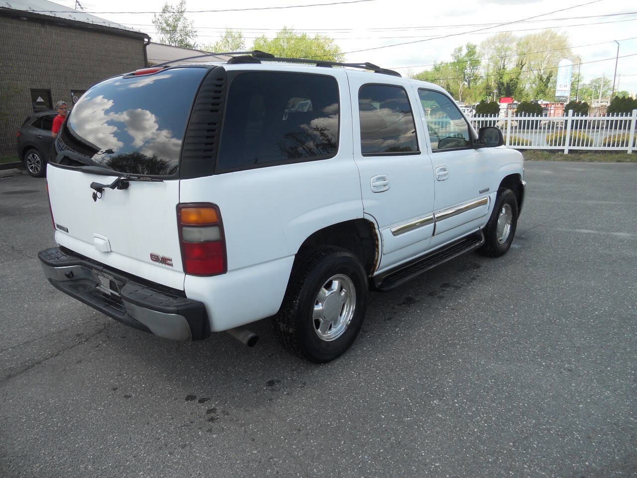 Used 2003 GMC Yukon SLT w/ 1SD Preferred Equipment Group image 7