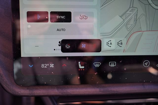 Used 2022 Rivian R1T Adventure image 28