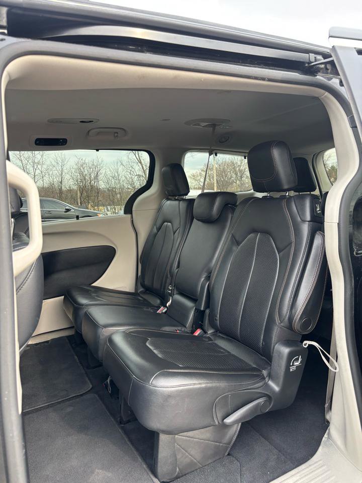 Used 2019 Chrysler Pacifica Touring-L w/ Advanced Safetytec Group image 13