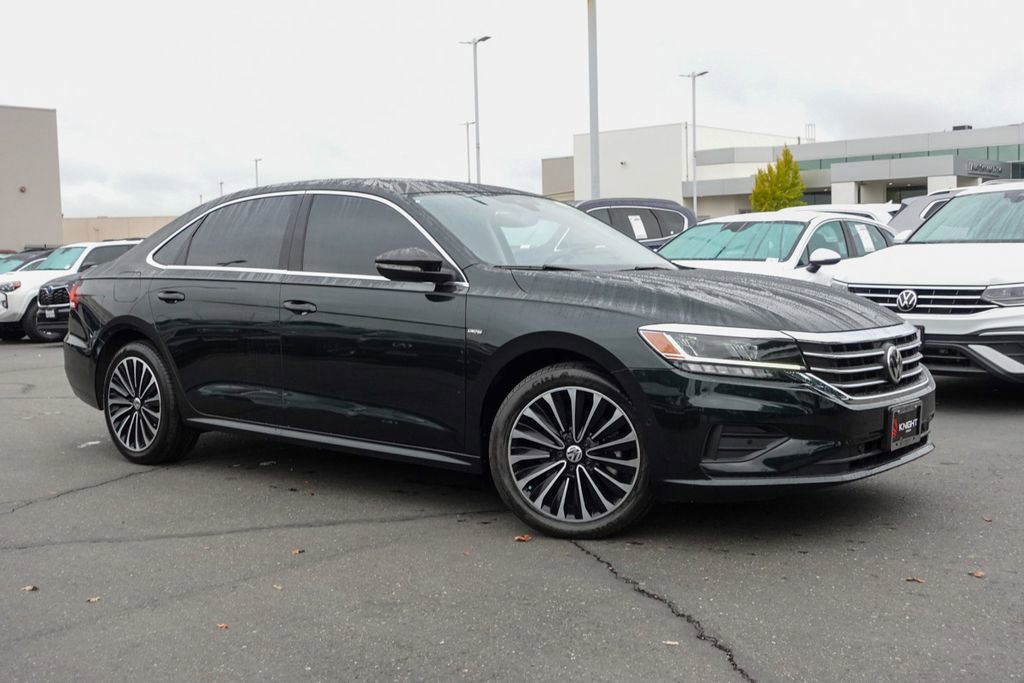 Used 2022 Volkswagen Passat 2.0T image 5