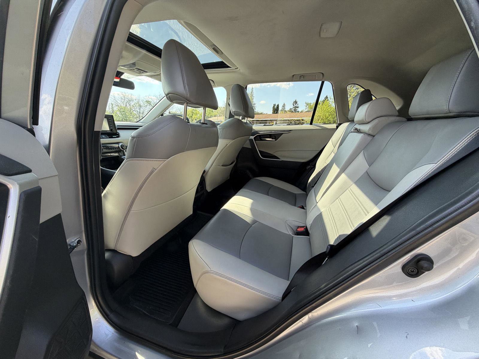 Used 2022 Toyota RAV4 XLE Premium FWD image 20