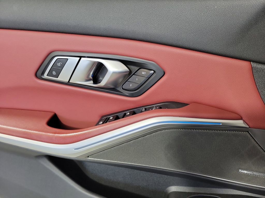 Used 2023 BMW M340i RWD image 16