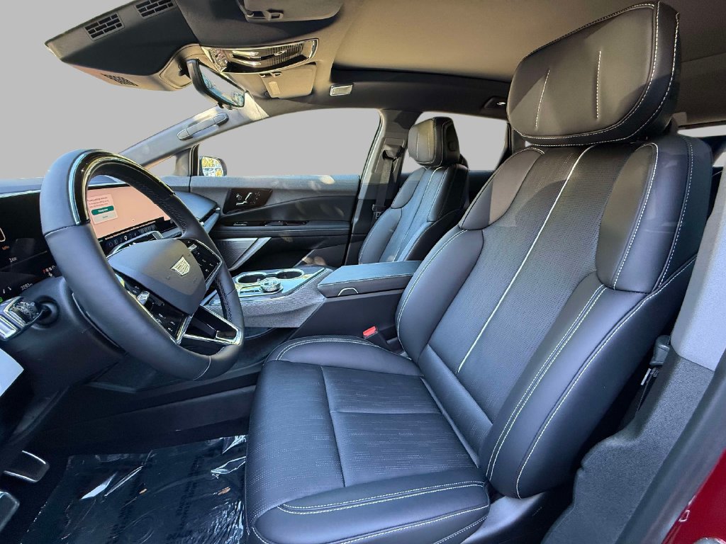 Used 2026 Cadillac Optiq Luxury 2 AWD/4WD image 2
