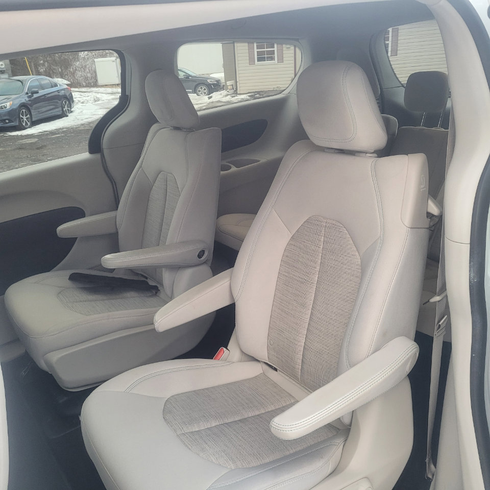 Used 2018 Chrysler Pacifica Touring Plus image 30