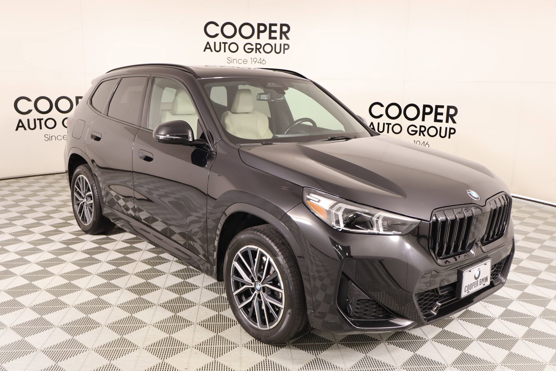 Used 2023 BMW X1 xDrive28i w/ Premium Package AWD/4WD image 1