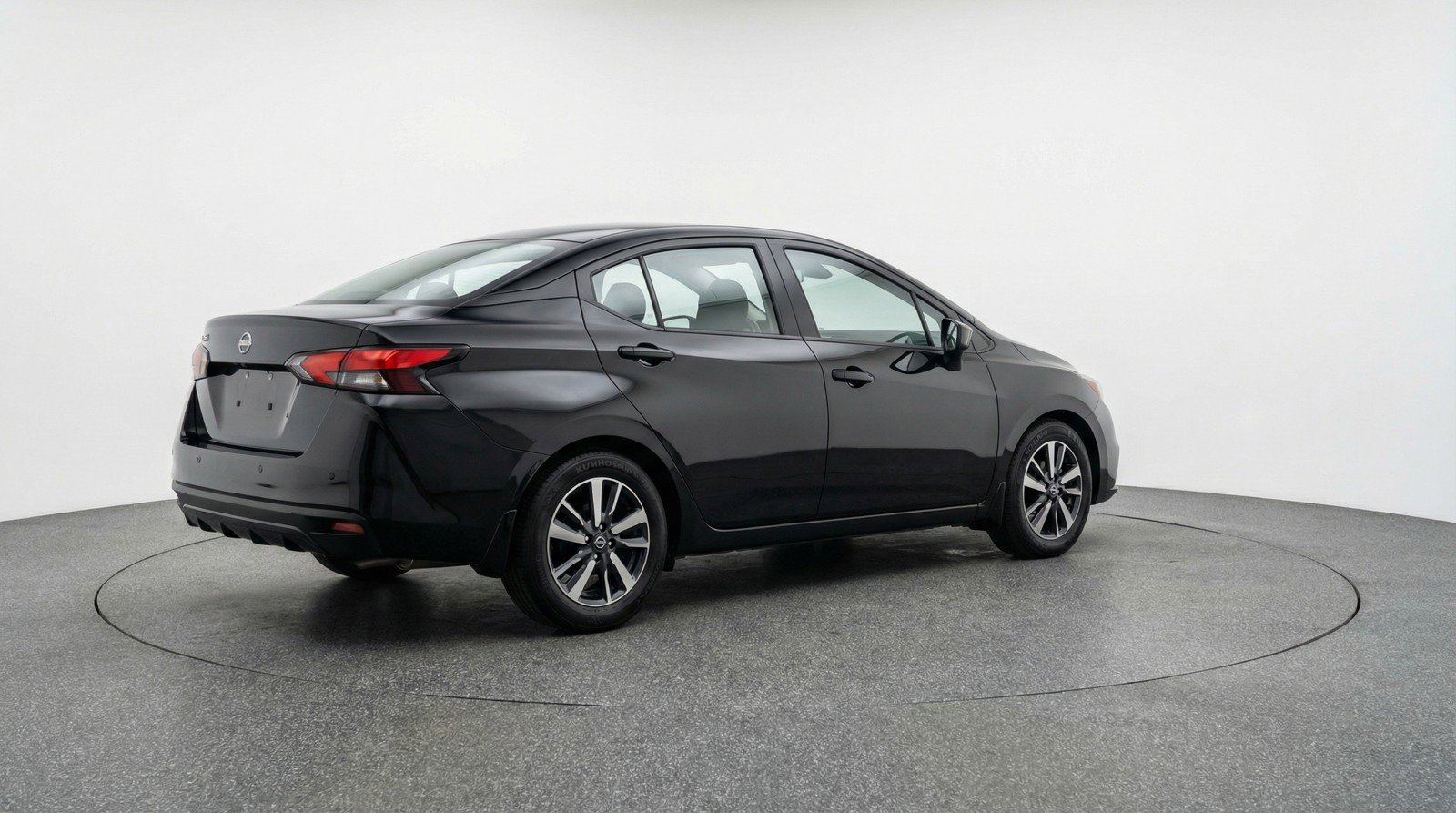 Used 2025 Nissan Versa SV image 9