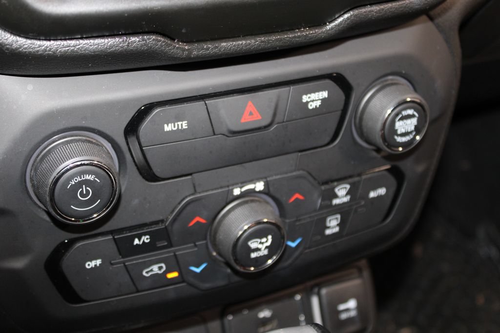 Used 2018 Jeep Renegade Trailhawk AWD/4WD image 31