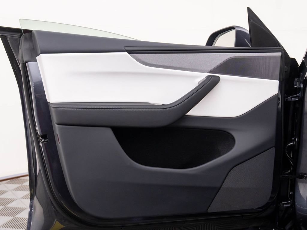 Used 2026 Tesla Model Y 2WD image 14