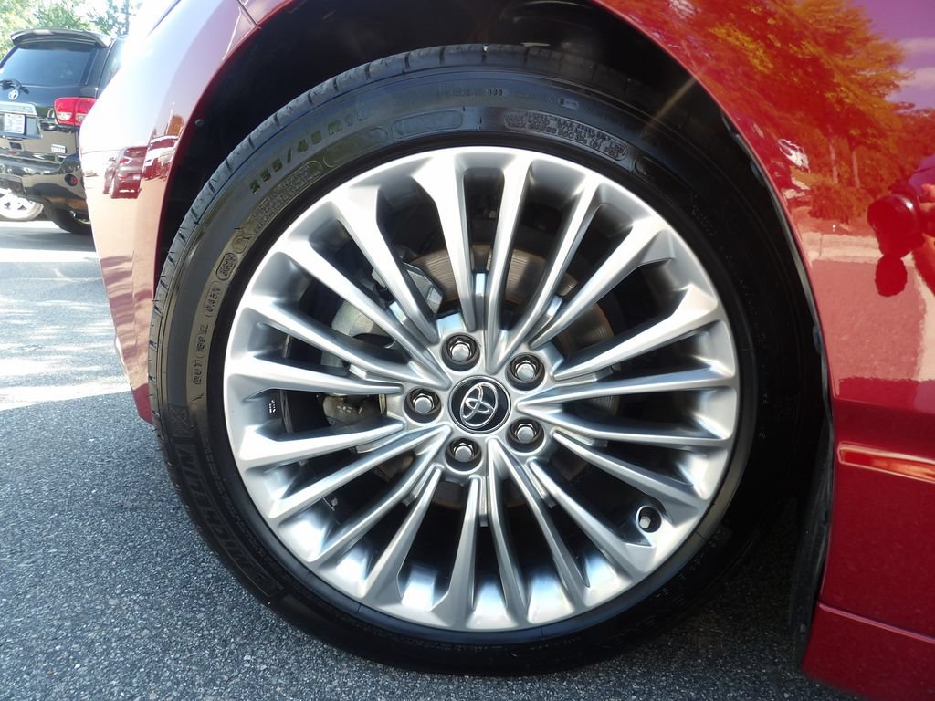 Used 2020 Toyota Avalon Limited FWD image 28